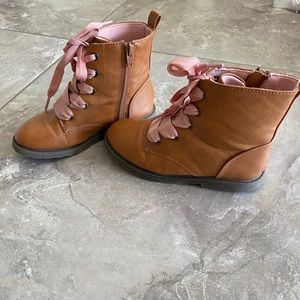 Brown boots zip, fake tie